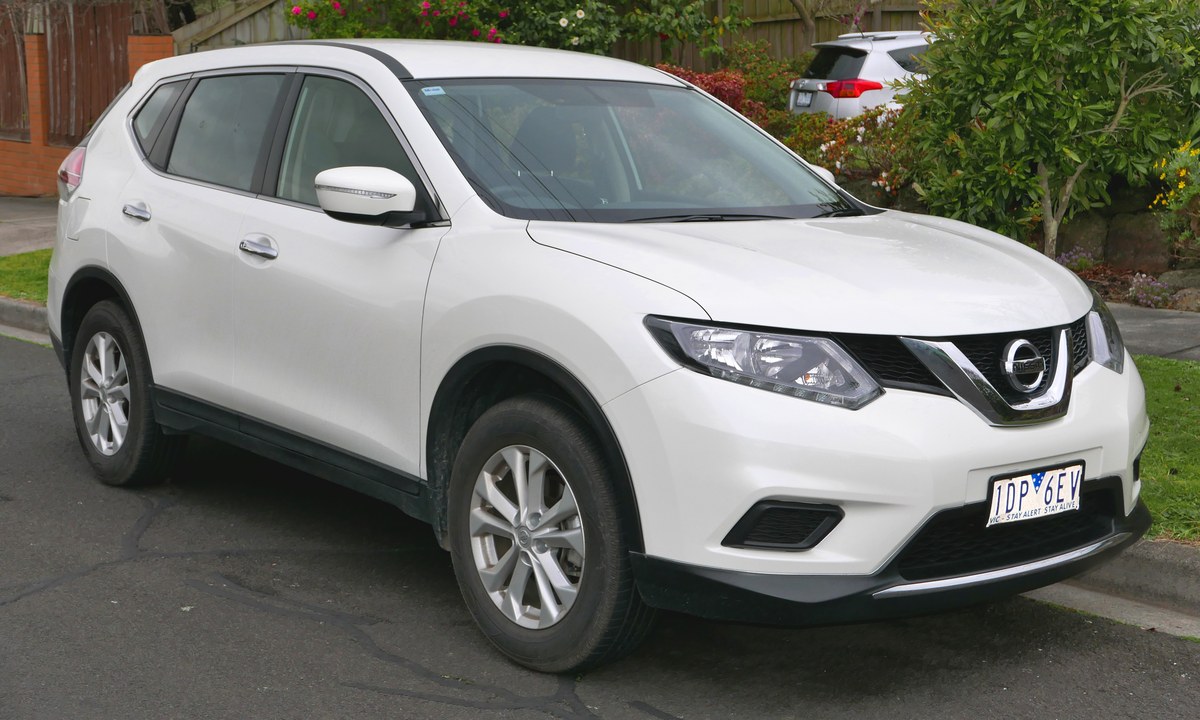 Real Nissan X-Trail vehicle photo